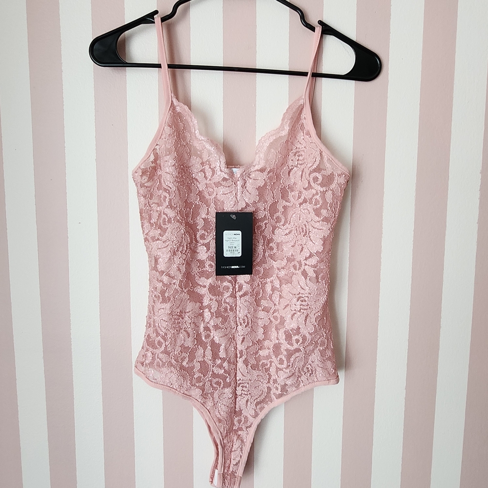 🏷Fashion Nova Pink Lace Bodysuit
